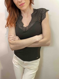 Top en dentelle et maille cotelé