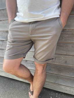 Bermuda type chino