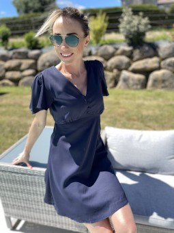 ROBE LAURIE